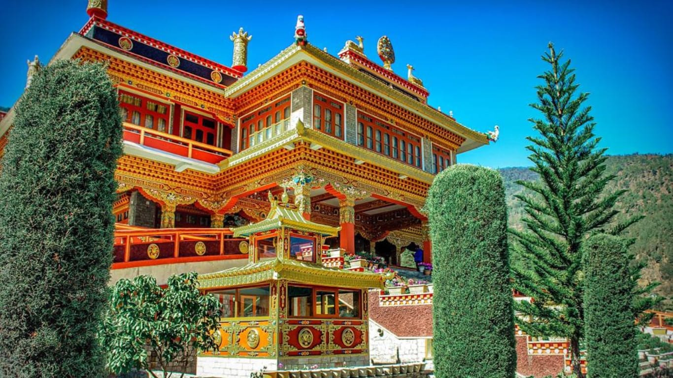 Dirang-Monastery-Arunachal-Destinatia